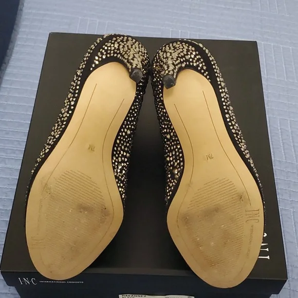 Shoes - Picture 7 of 8